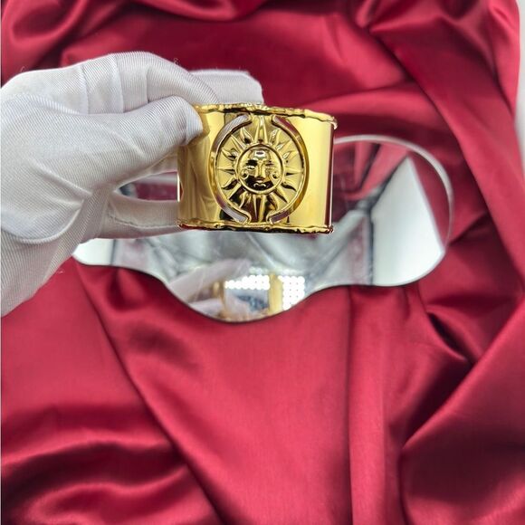 Golden Solstice: Sculptural Sun Emblem Cuff Bracelet Antropologie - Picture 4 of 11